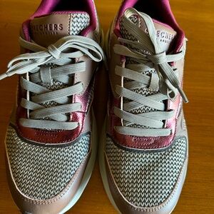 Skechers Women's Hazel metallic soiree burgundy